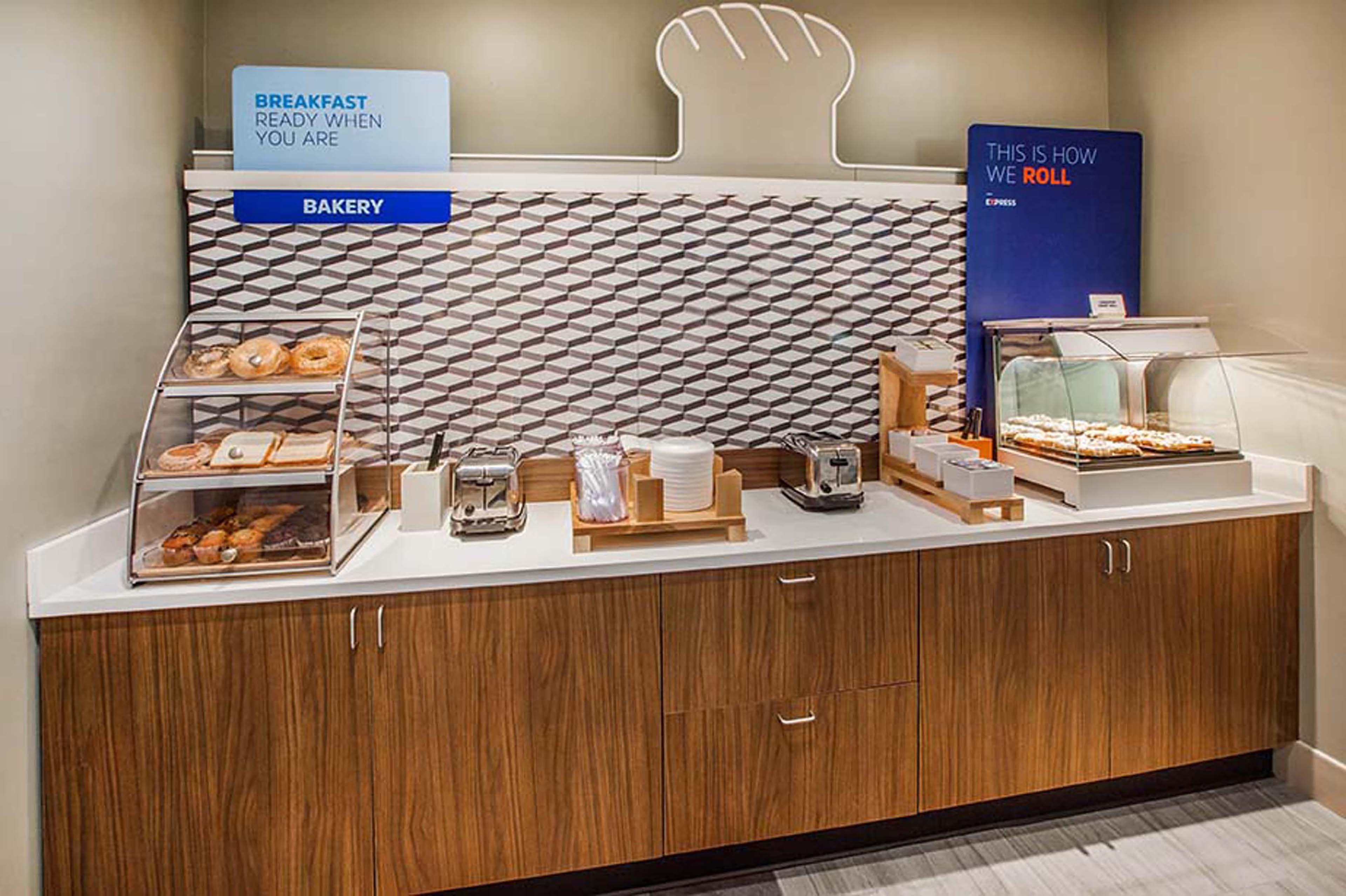 Holiday Inn Express Pearland By Ihg Bagian luar foto