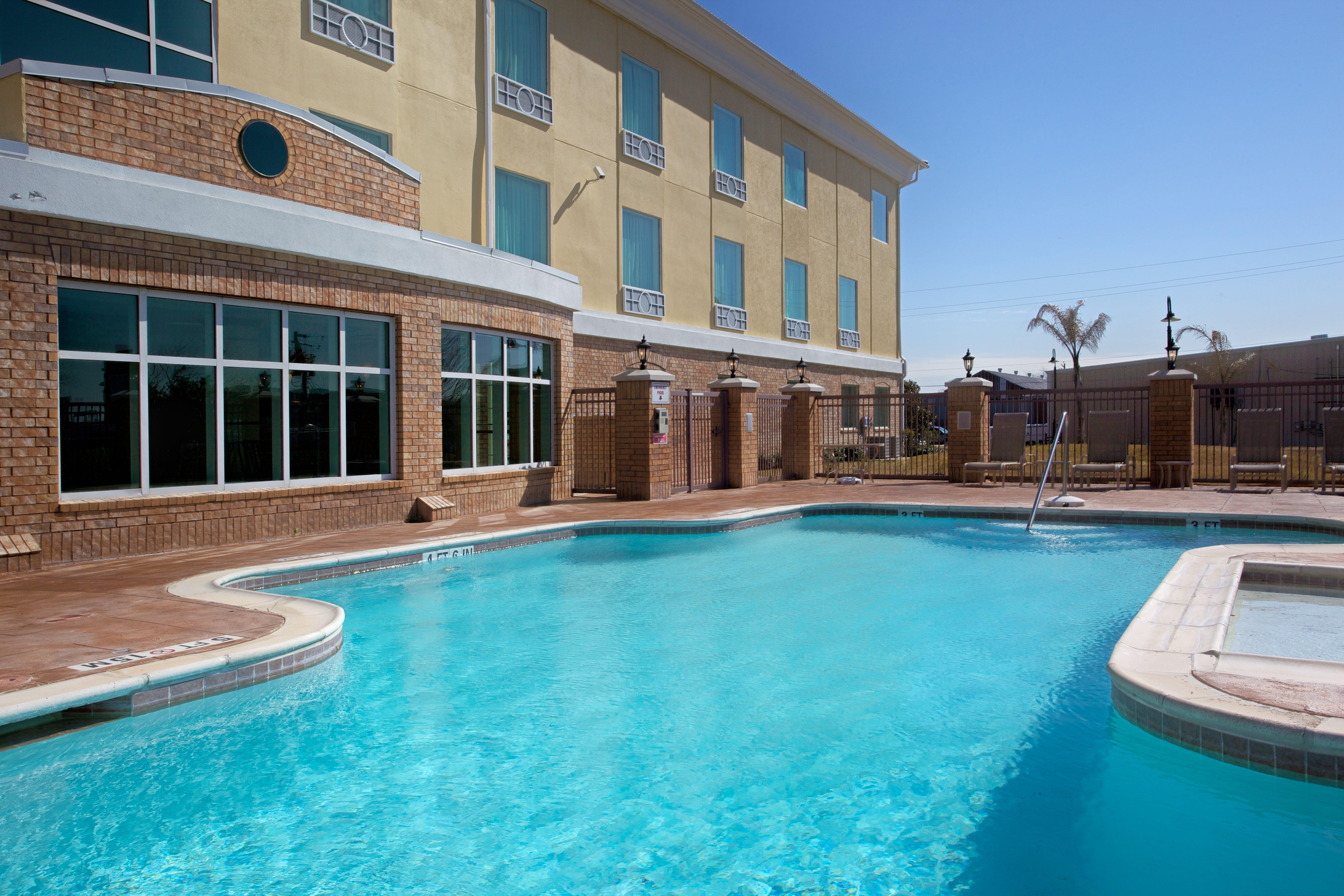 Holiday Inn Express Pearland By Ihg Bagian luar foto